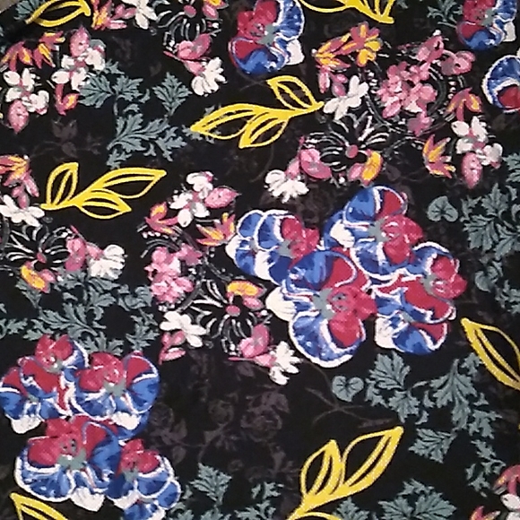 Lularoe lynnae long sleeve top - Picture 2 of 3